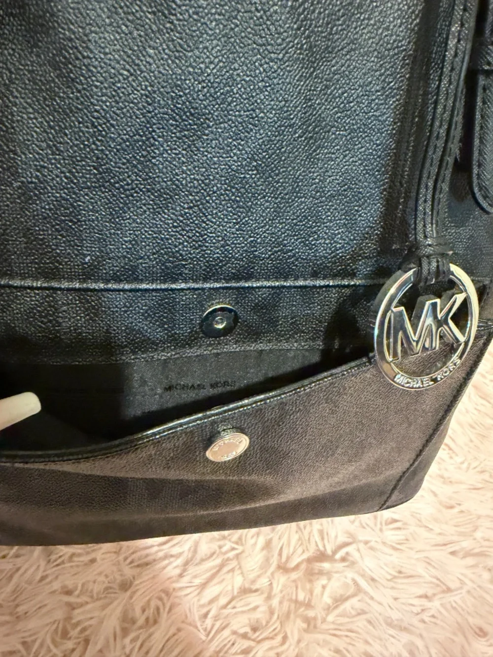 Micheal Kors tote - Picture 3 of 5